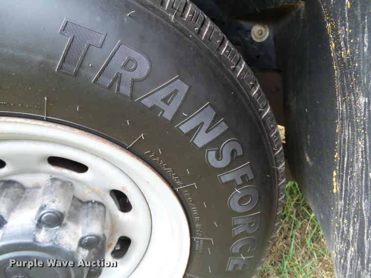 image for item K3426 2003 Ford F250 Super Duty Crew Cab flat bed truck