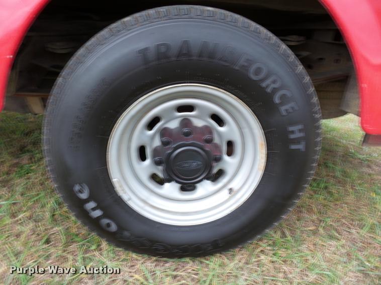 image for item K3426 2003 Ford F250 Super Duty Crew Cab flat bed truck