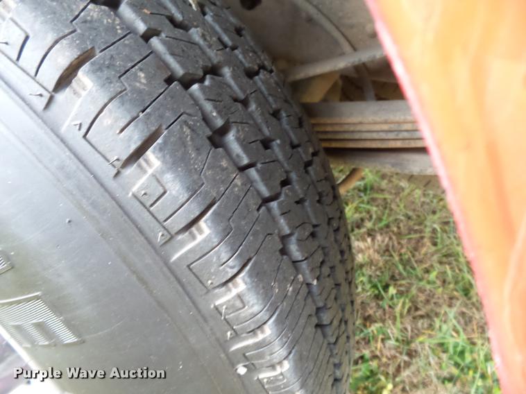 image for item K3426 2003 Ford F250 Super Duty Crew Cab flat bed truck