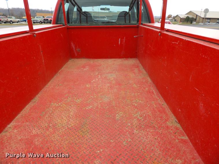 image for item K3426 2003 Ford F250 Super Duty Crew Cab flat bed truck