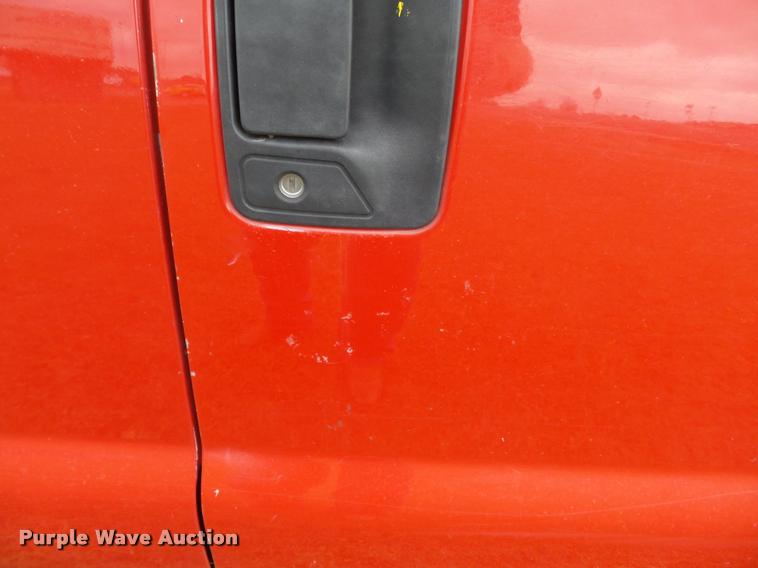 image for item K3426 2003 Ford F250 Super Duty Crew Cab flat bed truck