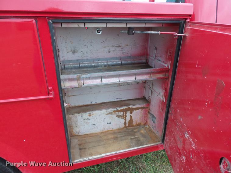 image for item K3426 2003 Ford F250 Super Duty Crew Cab flat bed truck