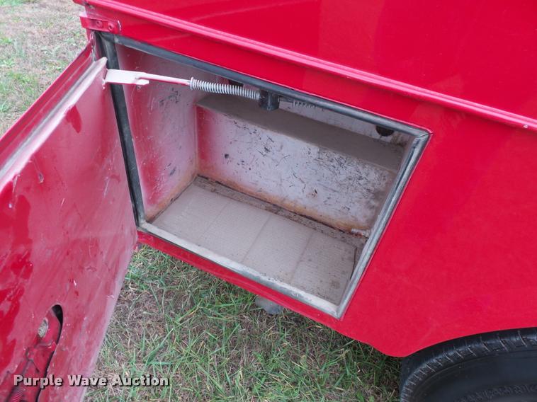 image for item K3426 2003 Ford F250 Super Duty Crew Cab flat bed truck