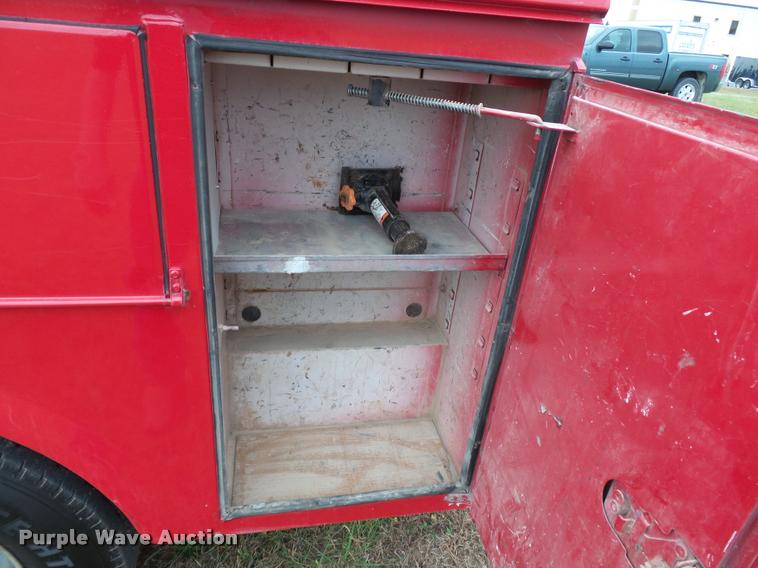 image for item K3426 2003 Ford F250 Super Duty Crew Cab flat bed truck