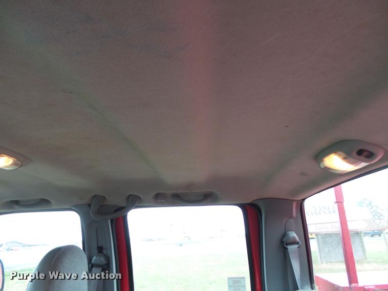 image for item K3426 2003 Ford F250 Super Duty Crew Cab flat bed truck