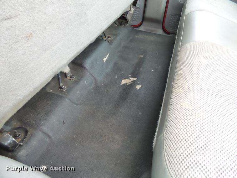 image for item K3426 2003 Ford F250 Super Duty Crew Cab flat bed truck