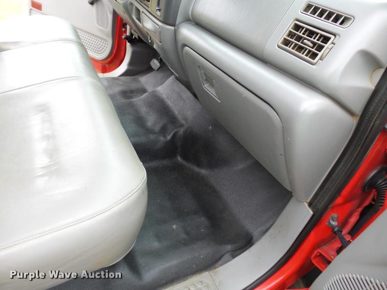 image for item K3426 2003 Ford F250 Super Duty Crew Cab flat bed truck