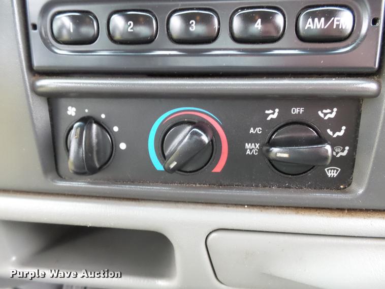 image for item K3426 2003 Ford F250 Super Duty Crew Cab flat bed truck