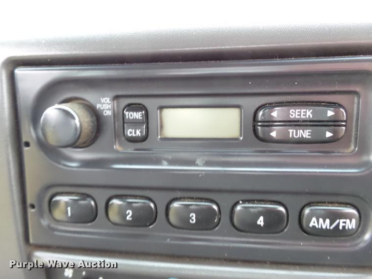 image for item K3426 2003 Ford F250 Super Duty Crew Cab flat bed truck