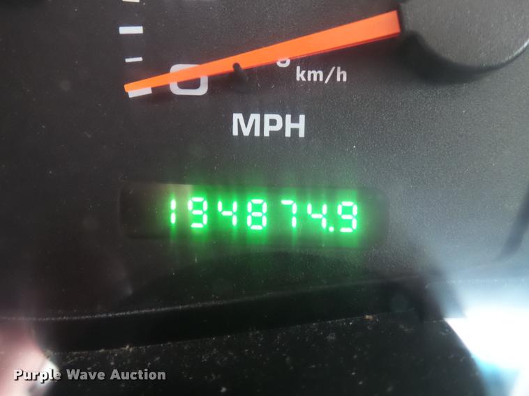 image for item K3426 2003 Ford F250 Super Duty Crew Cab flat bed truck