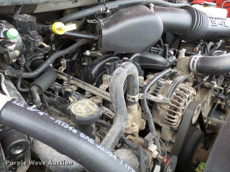 image for item K3426 2003 Ford F250 Super Duty Crew Cab flat bed truck