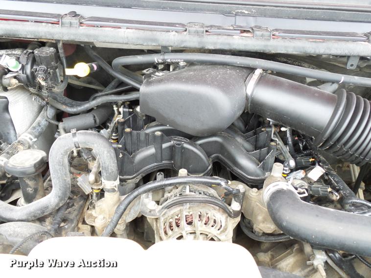 image for item K3426 2003 Ford F250 Super Duty Crew Cab flat bed truck