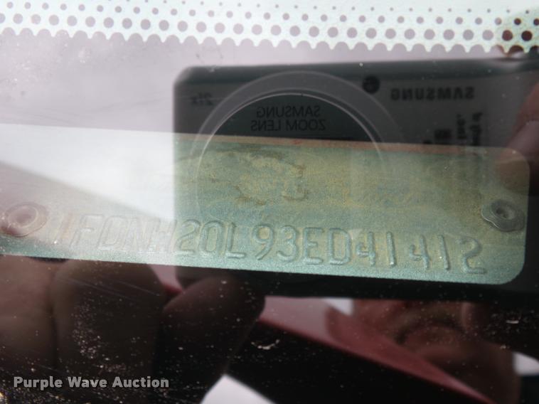 image for item K3426 2003 Ford F250 Super Duty Crew Cab flat bed truck