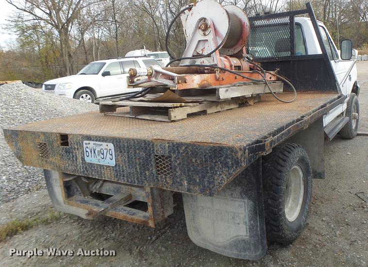 image for item K5545 1992 Ford F350 flatbed pickup truck