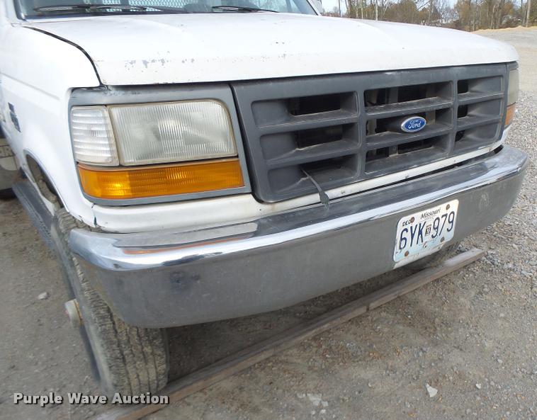 image for item K5545 1992 Ford F350 flatbed pickup truck