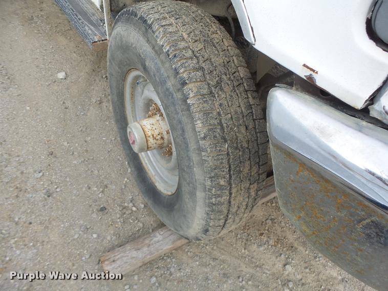 image for item K5545 1992 Ford F350 flatbed pickup truck