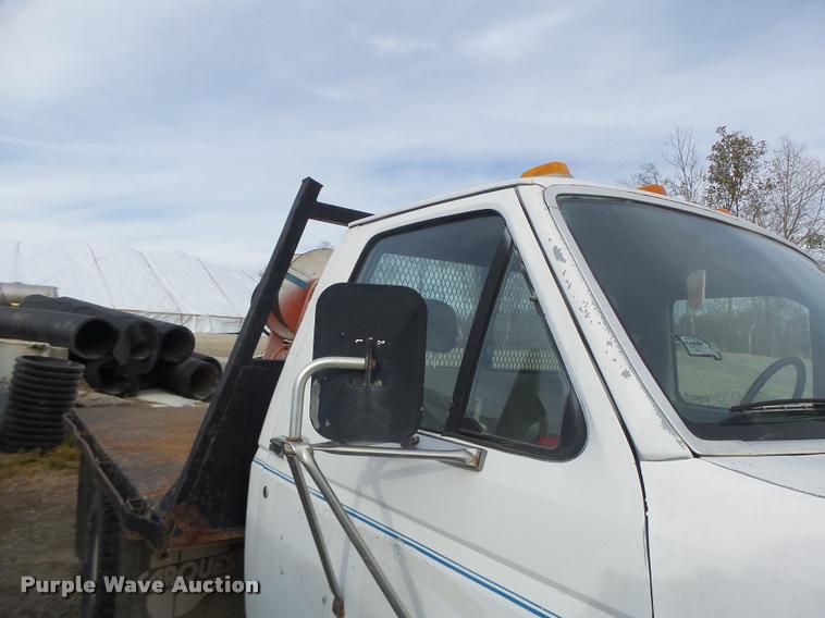 image for item K5545 1992 Ford F350 flatbed pickup truck