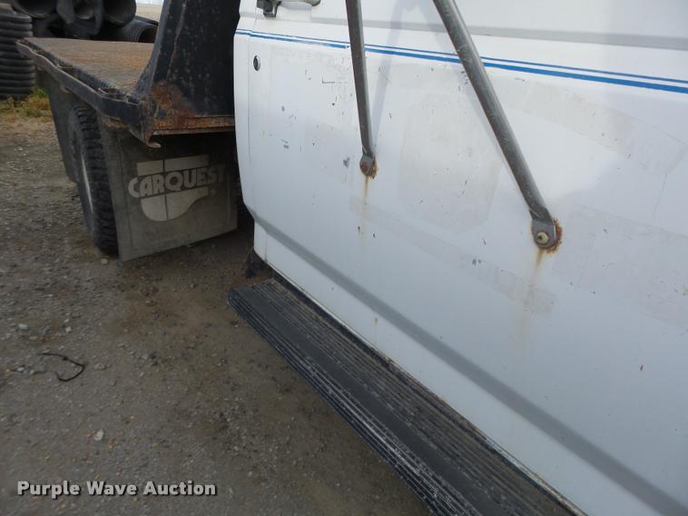 image for item K5545 1992 Ford F350 flatbed pickup truck