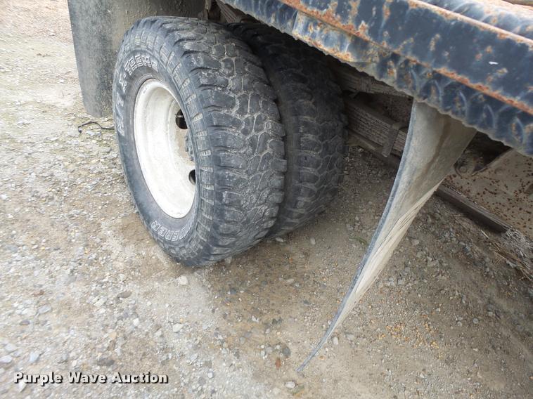 image for item K5545 1992 Ford F350 flatbed pickup truck