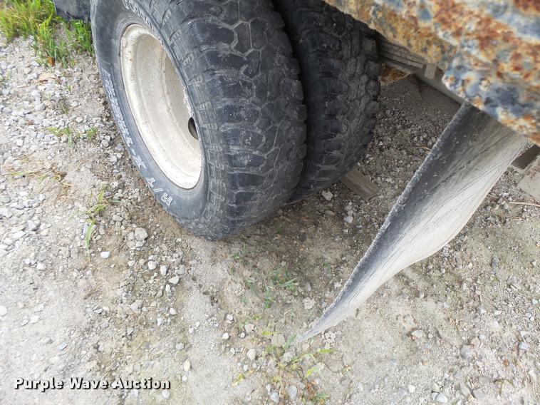 image for item K5545 1992 Ford F350 flatbed pickup truck