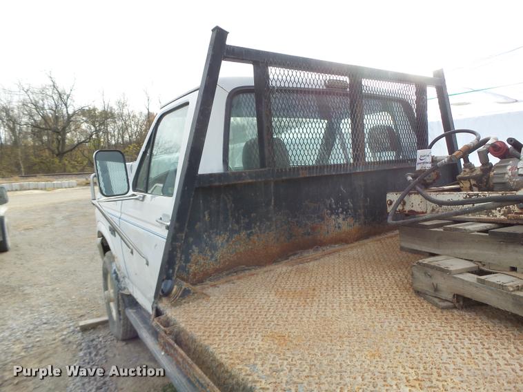 image for item K5545 1992 Ford F350 flatbed pickup truck