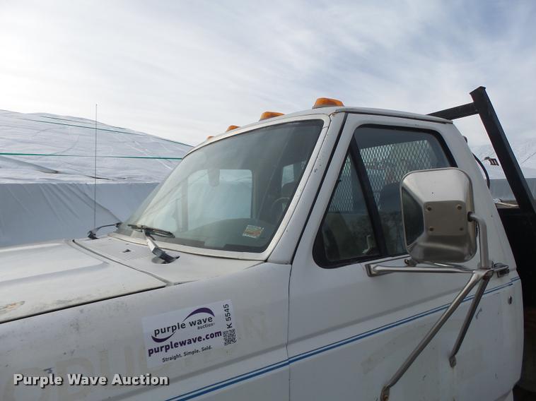 image for item K5545 1992 Ford F350 flatbed pickup truck