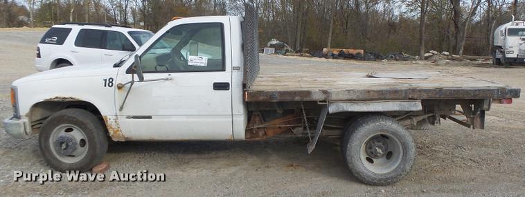image for item K5546 1995 Chevrolet 3500 flatbed pickup truck
