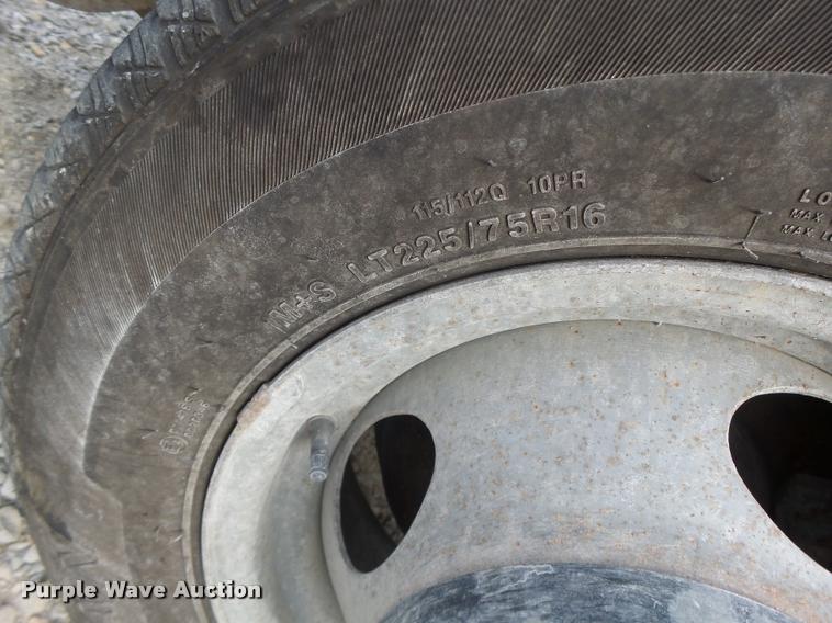 image for item K5546 1995 Chevrolet 3500 flatbed pickup truck