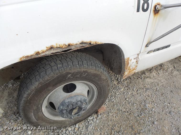 image for item K5546 1995 Chevrolet 3500 flatbed pickup truck