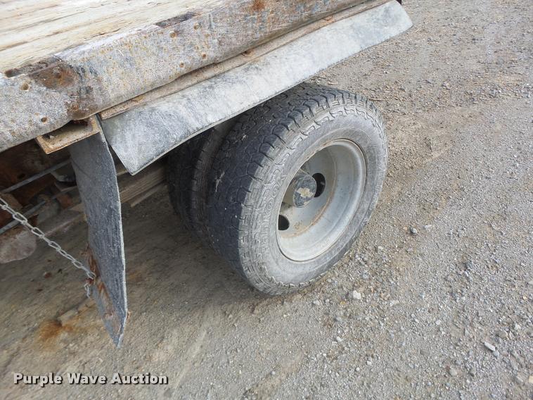 image for item K5546 1995 Chevrolet 3500 flatbed pickup truck