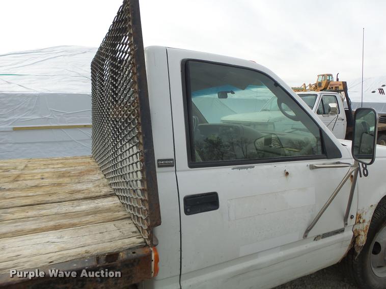 image for item K5546 1995 Chevrolet 3500 flatbed pickup truck