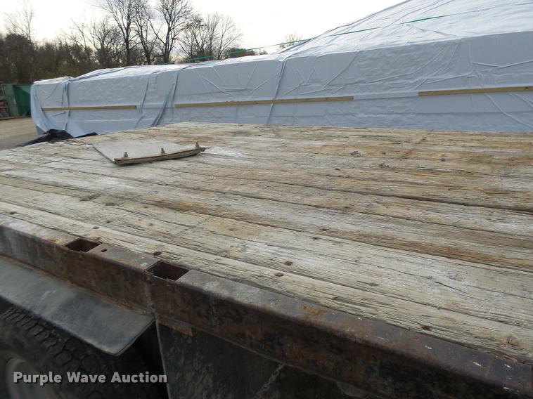 image for item K5546 1995 Chevrolet 3500 flatbed pickup truck