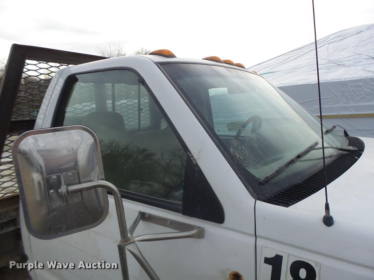 image for item K5546 1995 Chevrolet 3500 flatbed pickup truck