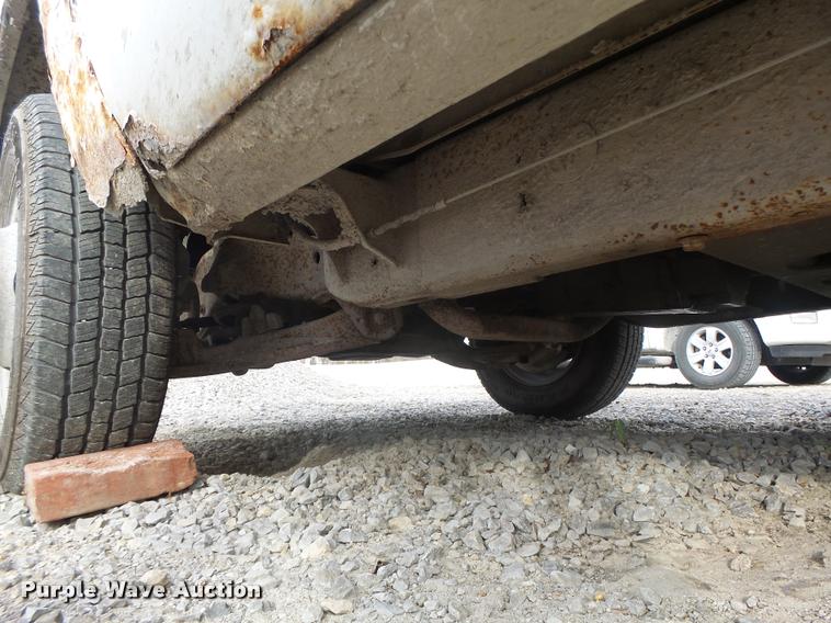 image for item K5546 1995 Chevrolet 3500 flatbed pickup truck