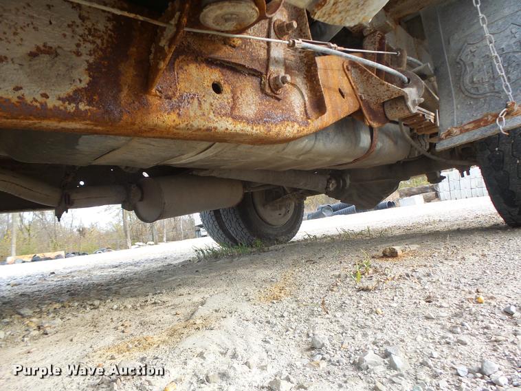 image for item K5546 1995 Chevrolet 3500 flatbed pickup truck