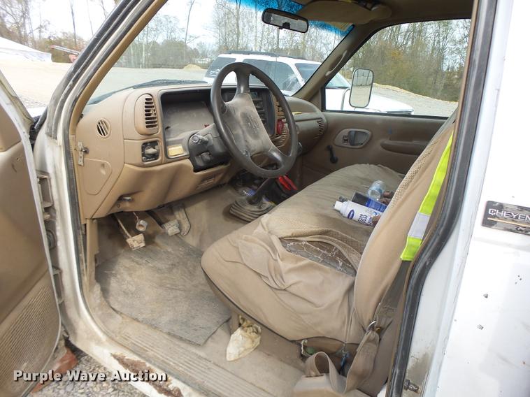 image for item K5546 1995 Chevrolet 3500 flatbed pickup truck