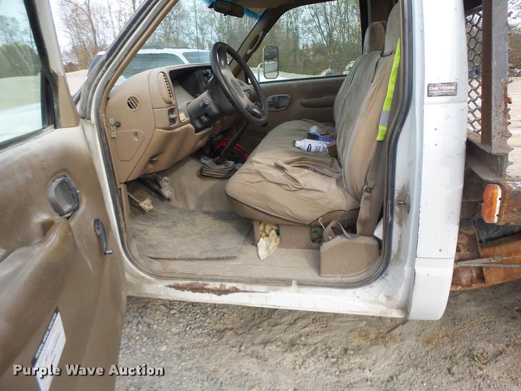 image for item K5546 1995 Chevrolet 3500 flatbed pickup truck