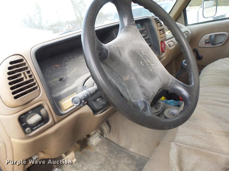 image for item K5546 1995 Chevrolet 3500 flatbed pickup truck