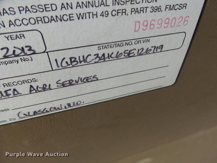 image for item K5546 1995 Chevrolet 3500 flatbed pickup truck