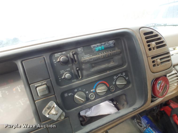 image for item K5546 1995 Chevrolet 3500 flatbed pickup truck