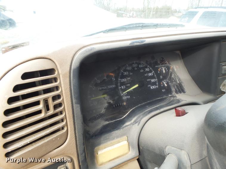 image for item K5546 1995 Chevrolet 3500 flatbed pickup truck