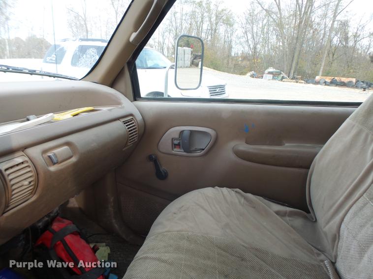 image for item K5546 1995 Chevrolet 3500 flatbed pickup truck