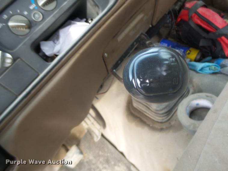 image for item K5546 1995 Chevrolet 3500 flatbed pickup truck