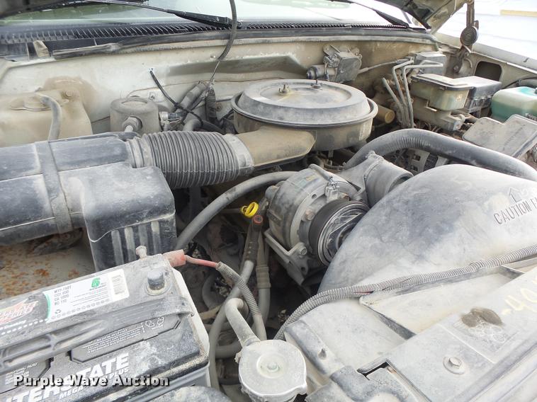 image for item K5546 1995 Chevrolet 3500 flatbed pickup truck