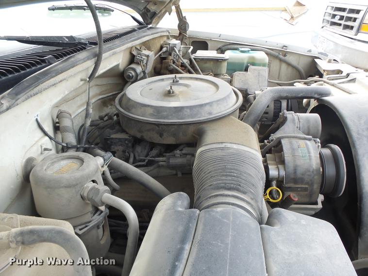 image for item K5546 1995 Chevrolet 3500 flatbed pickup truck