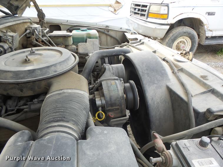 image for item K5546 1995 Chevrolet 3500 flatbed pickup truck