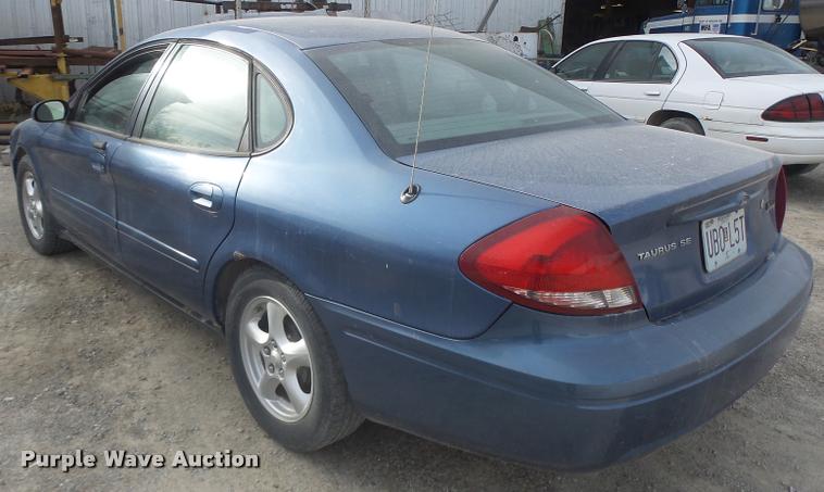 image for item K5547 2004 Ford Taurus