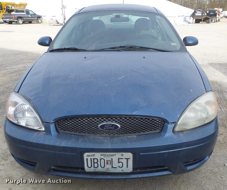 image for item K5547 2004 Ford Taurus