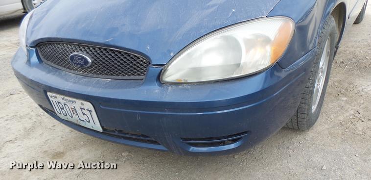 image for item K5547 2004 Ford Taurus