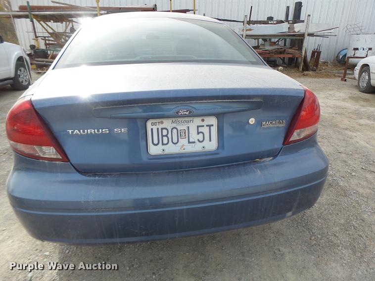 image for item K5547 2004 Ford Taurus